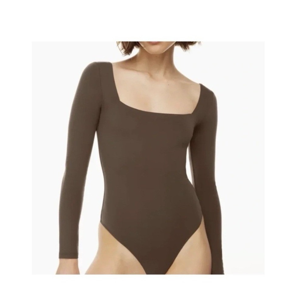 Aritzia Babaton Original Contour Brown Square Neck Long Sleeve‎ Bodysuit Top M